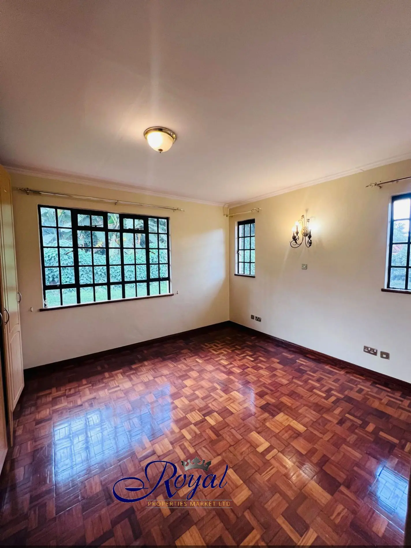 Old Kitisuru Elegant 5 - Bedroom All Ensuite Home for Sale